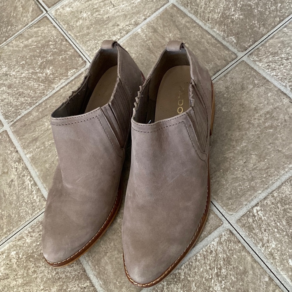 Aldo shoes size 7 true to size